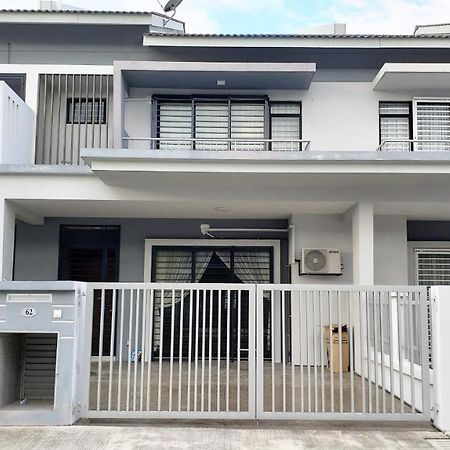 Sr Home-Stay @ Klia Куала Лумпур Екстериор снимка