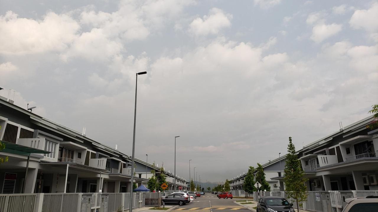 Sr Home-Stay @ Klia Куала Лумпур Екстериор снимка