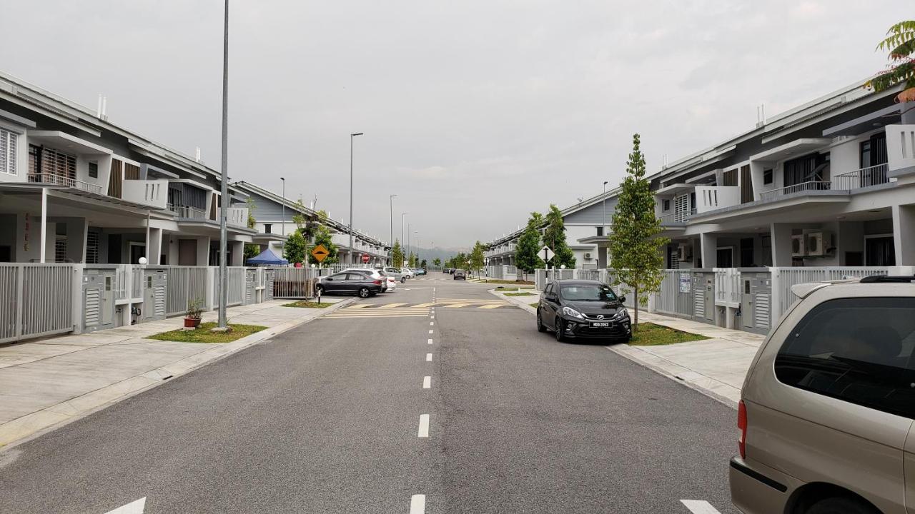 Sr Home-Stay @ Klia Куала Лумпур Екстериор снимка