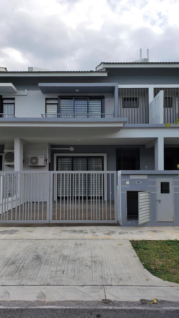Sr Home-Stay @ Klia Куала Лумпур Екстериор снимка