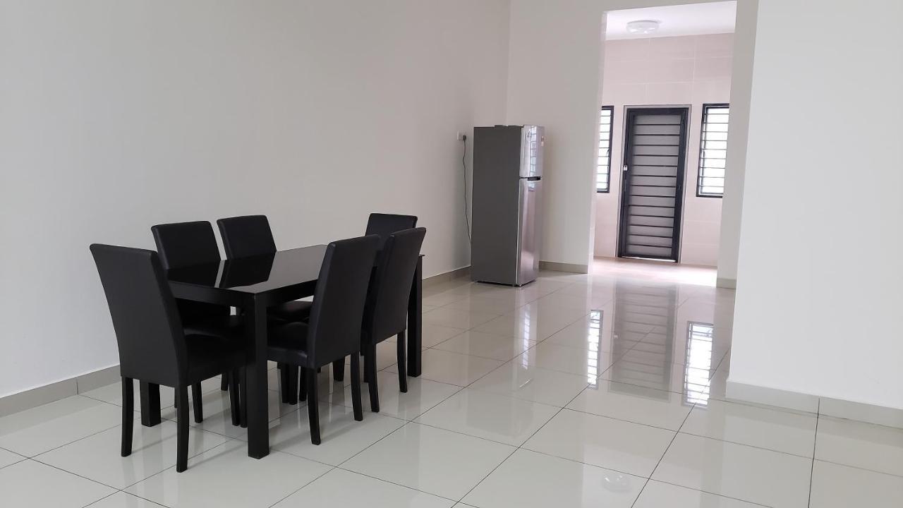 Sr Home-Stay @ Klia Куала Лумпур Екстериор снимка